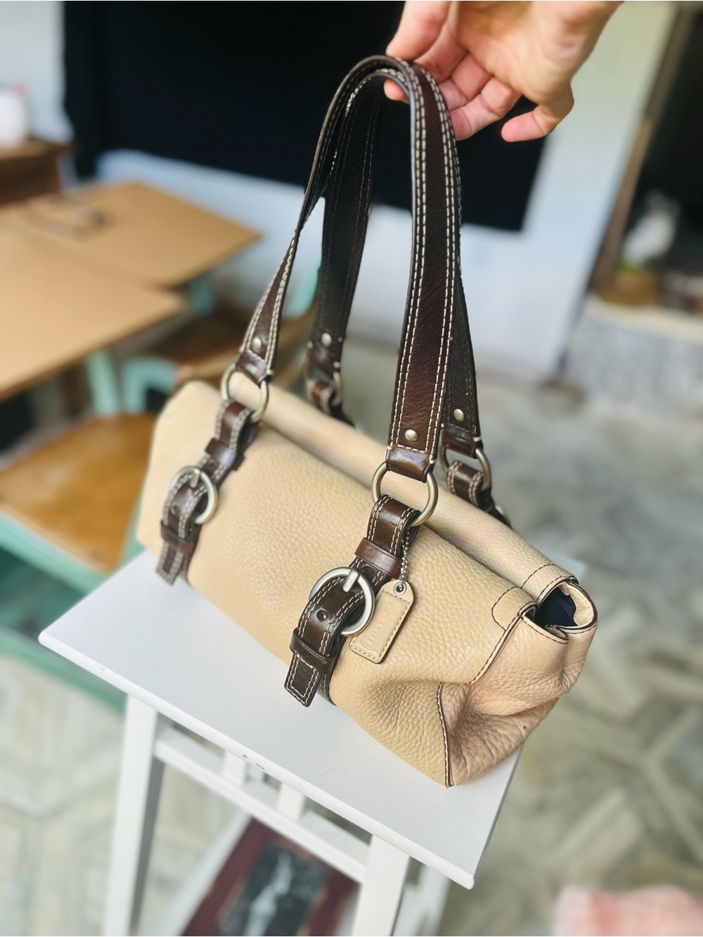 Coach Chelsea Satchel
Shoulder Bag Cream Tan
Pebbled Leather Brown F10887
